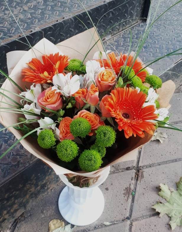 Букет цветов из: Герберы, Хризантемы, Альстромерии и Розы в Мариинске