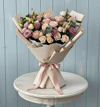 Букет цветов из:  Розы и Лизиантусы в Мариинске