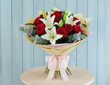 Букет цветов из:  Лилии и Розы в Мариинске