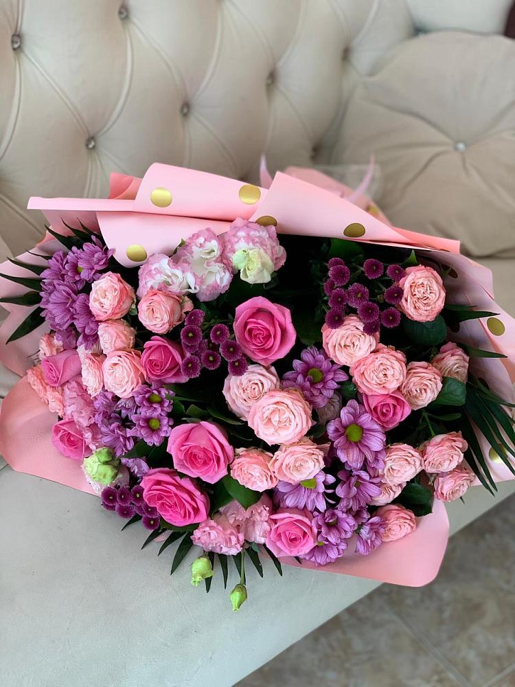 Букет цветов из: Хризантемы, Розы и Лизиантусы в Мариинске