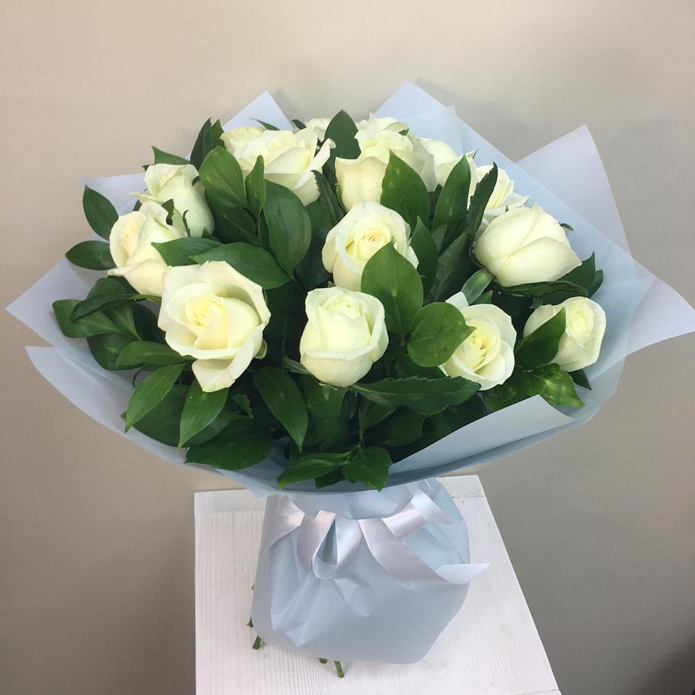 Букет 15 Белых роз Проуд в Мариинске