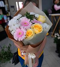 Букет цветов из:  Герберы, Розы и Хризантемы в Мариинске