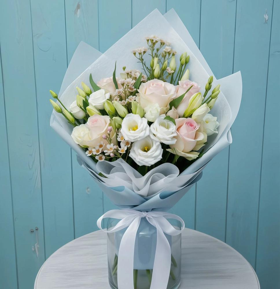 Букет цветов из: Розы и Лизиантусы в Мариинске