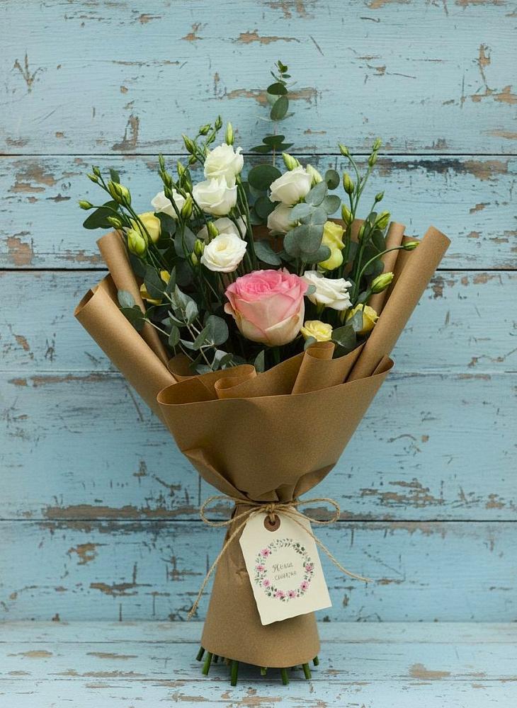 Букет цветов из: Розы и Лизиантусы в Мариинске