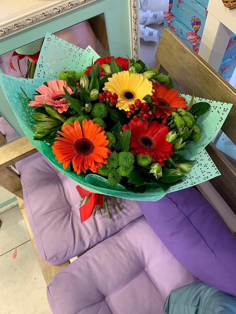 Букет цветов из: Герберы, Хризантемы и Альстромерии в Мариинске