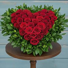 Цветочная композиция из Розы в виде сердца в Мариинске