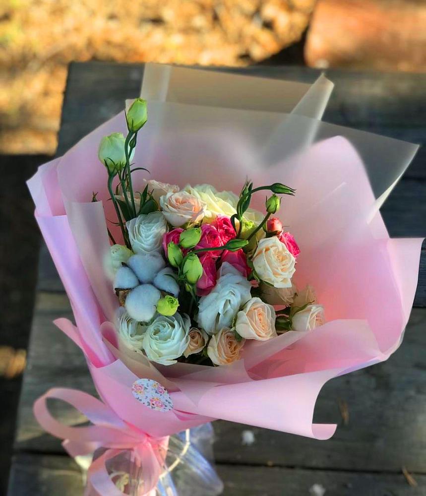 Букет цветов из: Розы и Лизиантусы в Мариинске