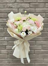 Букет цветов из:  Гвоздики, Розы, Лизиантусы и Хризантемы в Мариинске