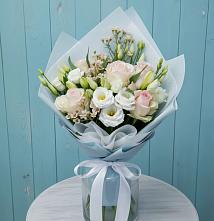 Букет цветов из:  Розы и Лизиантусы в Мариинске