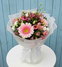 Букет цветов из:  Герберы, Альстромерии и Лизиантусы в Мариинске
