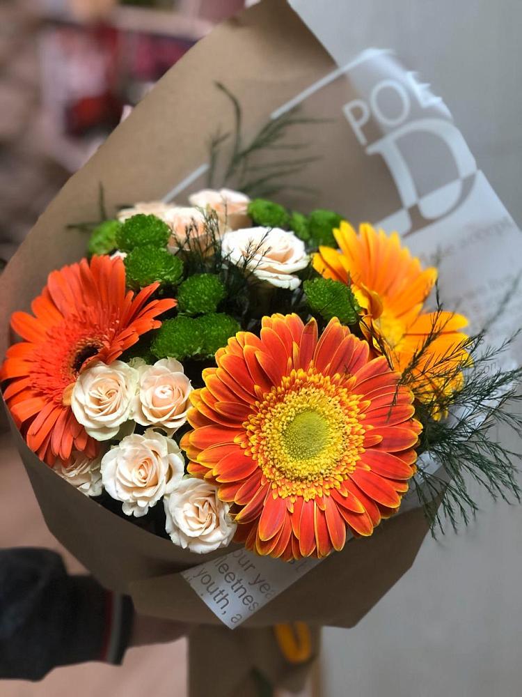 Букет цветов из: Герберы, Хризантемы и Розы в Мариинске