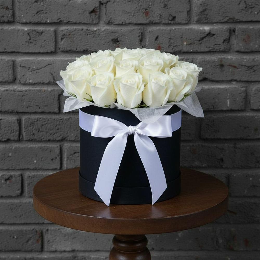 Цветочная композиция из Розы в шляпной коробке в Мариинске