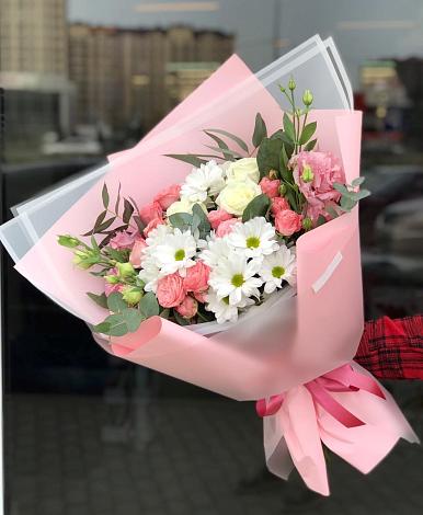 Букет цветов из: Розы, Лизиантусы и Хризантемы в Мариинске