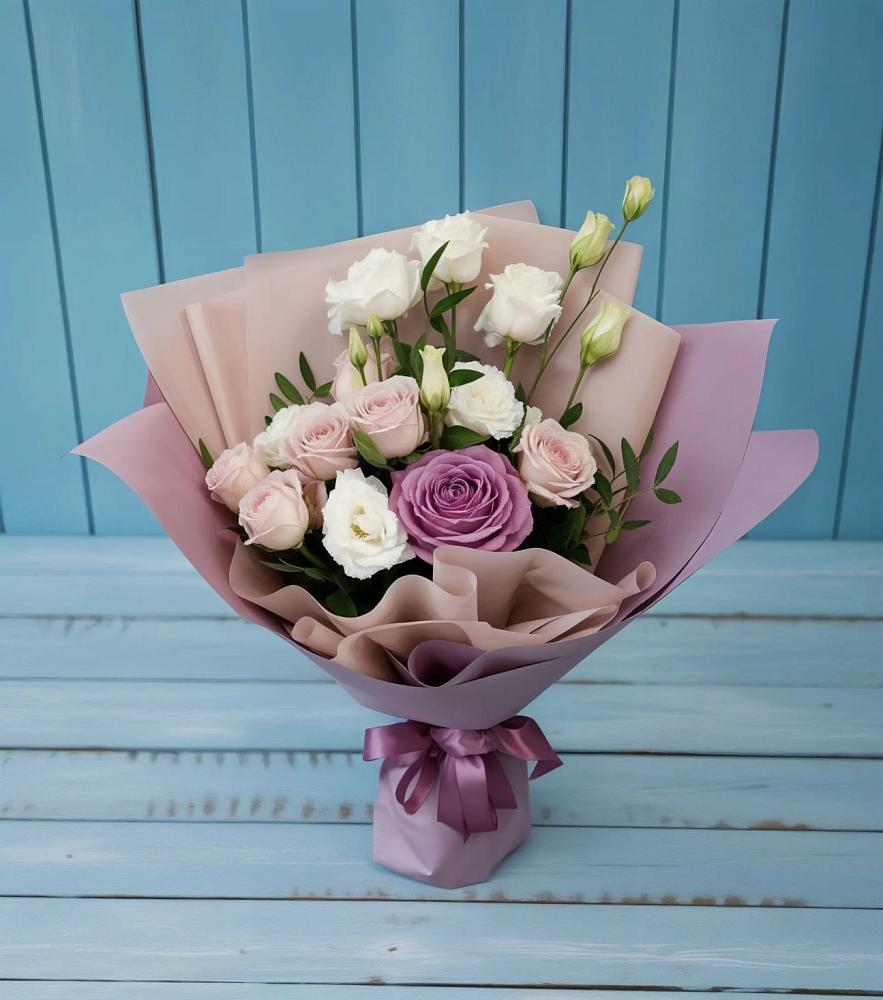 Букет цветов из: Розы и Лизиантусы в Мариинске